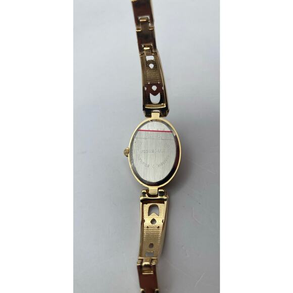 Elegant  Womens Quartz Watch Gold and Silver Tones Bracelet Style New Battery - Picture 2 of 7